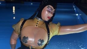 Rubbermissy Swimming in total latex enclosure in transparent rubber and latex mask