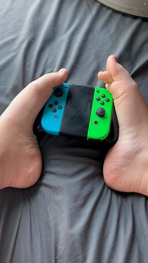 Gamer Goddess: Toe-Tal Control