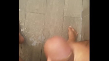 Pau bonito gozando