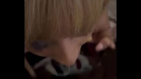 Je l&egrave_che tout le sperme du gangbang Humm