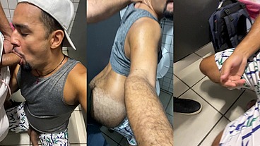 ORGIA NO BANHEIRO , MACHOS FIZERAM FILA PARA FODER COMIGO.