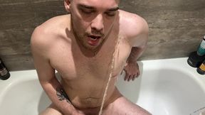 (4k) he showered too long so i had to use him as a urinal 😏💦