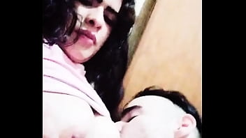 &iexcl_Probando sus tetas!