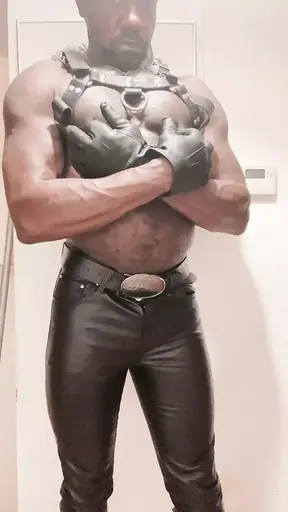 Black Mature Muscle in Leather Fetish Nipple Workout