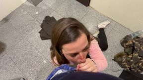 follada en bano publico, camarera se dejo follar