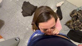 follada en bano publico, camarera se dejo follar