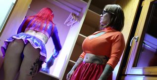 Lesbian Velma and Daphne Hardcore Lesbian Fuck
