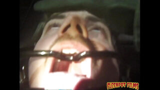 O jovem e peludo Leo Rex foi penetrado com força em uma selvagem orgia anal vintage.