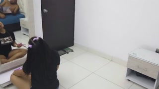 MI PADRASTRO ME ENSEÑA A JUGAR COMO LO HACE TODAS LAS NOCHES MIENTRAS YO ESCUCHO Y ME PRODUCE UN DEL