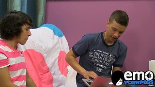 Teen gay fucks his hot teenager after receiving a cocksucking