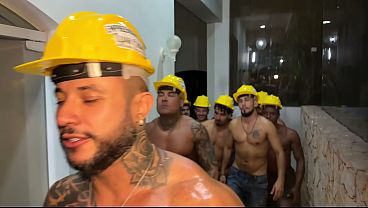 Casal n&atilde_o paga pedreiros e eles resolveram cobrar de outro jeito