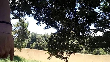 Sai pra passear de manhã no parque e o tesão me fez gozar na linha do trem