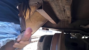Sai pra passear de manhã no parque e o tesão me fez gozar na linha do trem