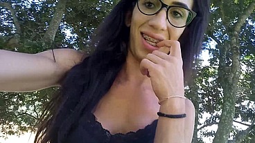 Sai pra passear de manhã no parque e o tesão me fez gozar na linha do trem