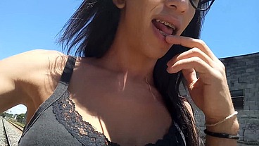 Sai pra passear de manhã no parque e o tesão me fez gozar na linha do trem