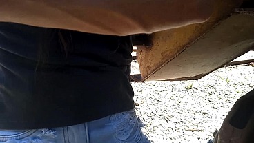 Sai pra passear de manhã no parque e o tesão me fez gozar na linha do trem