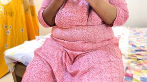 Kamuk Satule Ma Ko Beta ne Chudai Majbur - Stepmom fucks stepson while putting lipstick on her lips