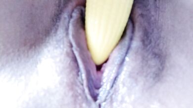 Tight little coño gets stuffed with a fat corn cob