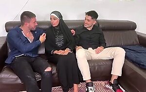 First doble penetration to aaliyah yasin!! threesome with hijab and hard sex