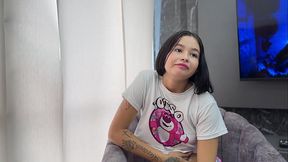 Teen stepsister offers up her wet pussy for new phone