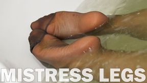 Mistress Wet Nylon Feet Teasing In The Bath (MP4 HD)