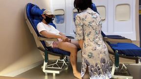 空姐的兼职，粉嫩阴道服务头等舱乘客