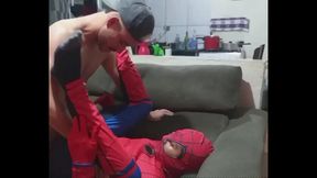 fodendo com o homem aranha no carnaval