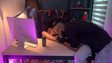 Tenga su latigazo - Episodio #9 - Otro día en el porno