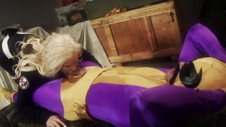 Black Cat-cosplayer suger och knullar Batroc the Leaper