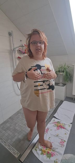 Whore pig pissed in the shower and showered