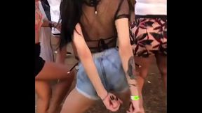 Filmei ninfeta patricinha  na rave toda exibida