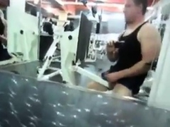 masturbandose en el gym