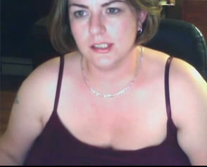 Webcam solo with a fat milf flashing her big boobies