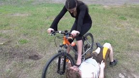 MIRA - ASSHOLE CYCLIST - MUDDY BALLET FLATS AND FEET DOMINATION CLIPS (720p)