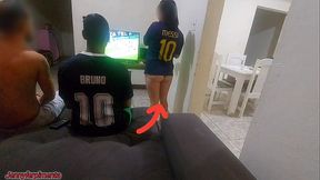 tive que fazer sexo com amigo do meu marido por causa de uma aposta, mas fiquei com tes&atilde_o e acabei fazendo DP com os dois