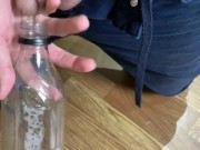 【おしっこ動画】20代の男の子がペットボトルにおしっこを注いでみた！【おしっこボトル】【尿】【放尿】【お漏らし】