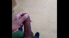 Batendo no banheiro cheio de gente