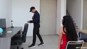 I SEDUCE THE HEAD OF SECURITY TO LET ME GO