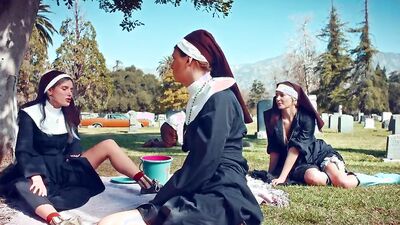 Enjoy the slender body of lustful chick Bella Thorne