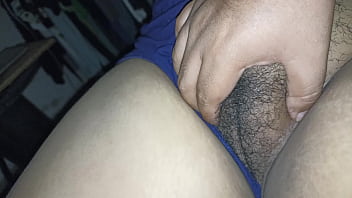 [Karmico][Ma&ntilde_anero] me quedo a en el cuarto de mi mam&aacute_. Grabo su camel toe. Tiene la Panocha gordita.