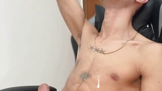 Masturbace, masturbace, hledá se – sólový film s amatérskými mladými gayi, velký péro análně šuká