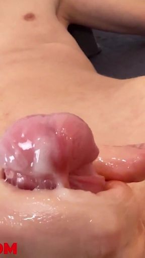 Edik (18) Pissing and Jerking off
