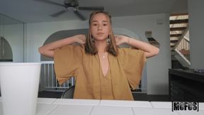 ”Dakota Tyler visits social manager to increase her numbers”