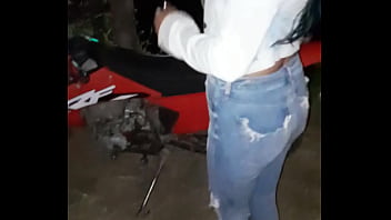 Mi cu&ntilde_ada toda peda y enfiestada se pone caliente despu&eacute_s de la fiesta.