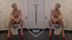 TOE TAPPING ON THE TOILET - CHEAP LOSER PRICE