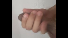 Batendo punheta com meu peixinho mole deixando ele duro