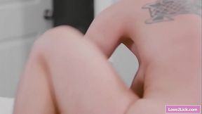 Straight milf facesitted by dyke friend