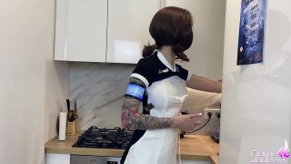 Android Kara cosplayer zaspokaja potrzeby swojego właściciela