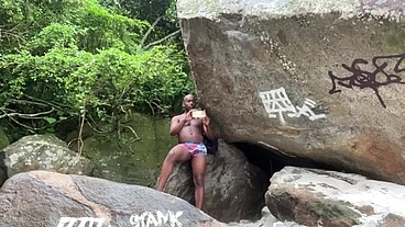 Putaria na praia de nudismo com as gostosa do brasil