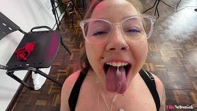 aluna boqueteira faz oral no professor para ganhar ponto extra